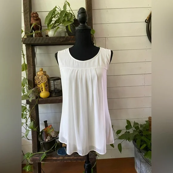 Timeson: White Sleeveless Pleated Blouse - Picture 10 of 16